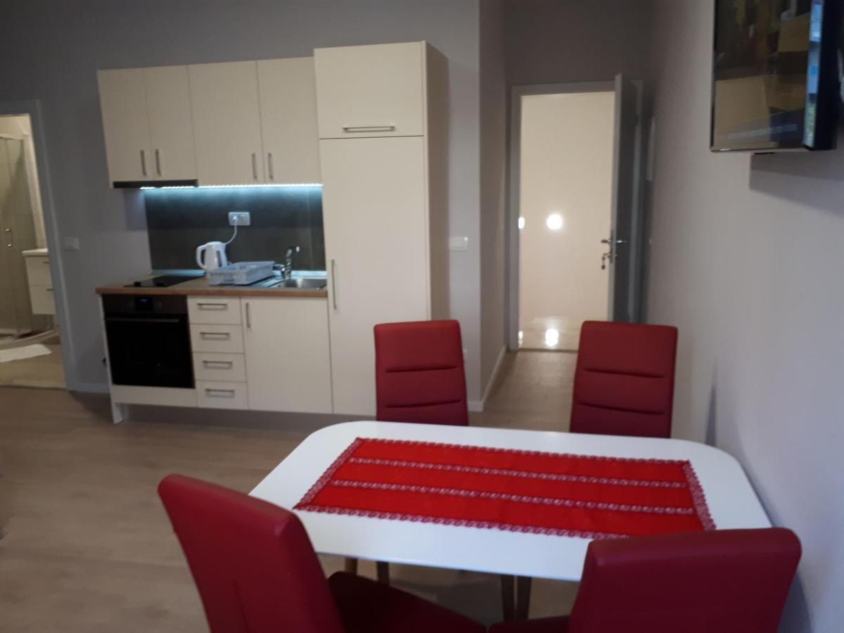 Apartments Sophie Макарска Экстерьер фото